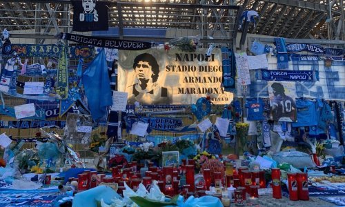 Napulj ne zaboravlja svojeg Diega Armanda Maradonu; Napolijevi igrači na zanimljiv način obilježit će godišnjicu smrti, a sve ima i humanitarnu notu