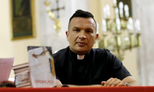 Splitski župnik: Vjera nije sredstvo kojim se suzbija virus. Društvene mreže nisu znanstvena institucija! Epidemiolozi i virolozi ipak znaju bolje od svih koji vole o svemu tipkati po ekranu