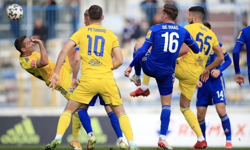 [VIDEO/FOTO] 'Lokosi' kreirali senzaciju kola i srušili Dinamo; 'Modri' promašivali zicere, nisu zabili ni iz penala, a u sudačkoj nadoknadi dokrajčio ih VAR