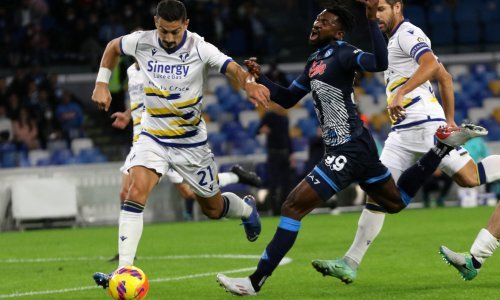 [FOTO] Igor Tudor priredio iznenađenje i zaustavio Napoli, a njegova Verona sudar u Napulju završila s devetoricom; isključen i Nikola Kalinić