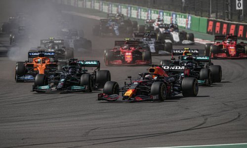 [FOTO] Kaos na startu odlučio VN Meksika! Max Verstappen majstorski iskoristio priliku i u prvom zavoju prošao bolide Mercedesa te na kraju došao do trijumfa