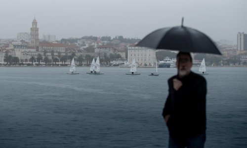 Meterolozi upozoravaju na obilnu kišu u Dalmaciji, a za Velebitski kanal i Kvarner upaljen i meteoalarm zbog bure