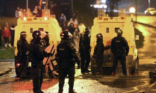 U Sjevernoj Irskoj otet i zapaljen autobus