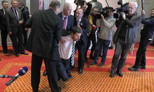 Godina drame u Saboru: Preslagivanja i prebjezi, izbacivanje Pernara iz dvorane, kazne za zastupnike...