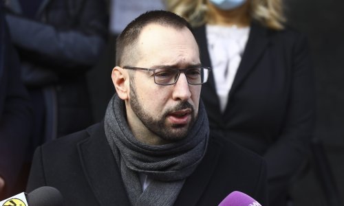 Tomašević najavio početak cijepljenja po kvartovima, pojasnio  zašto ukida mjeru roditelj odgojitelj i naglasio da u idućoj godini nema ukidanja besplatnih udžbenika