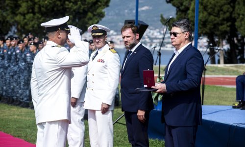 Banožić uzvratio Milanoviću: Proziva za prijevoz biskupa jer je Plenković s Hvara, a dok je bio premijer, vojska je davala klapu i orkestar njegovom Sinju