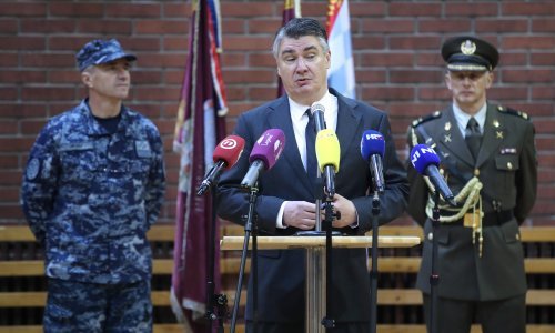 Milanović se obrušio na Jandrokovićevo objašnjenje 'slučaja mobitel': Kao neki smušenjak koji iz stana na ulicu izađe u kupaćim gaćama...