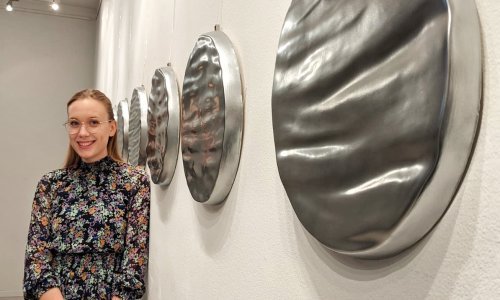 Otvorena je samostalna izložba 'Plutajući' akademske umjetnice Lucije Marin