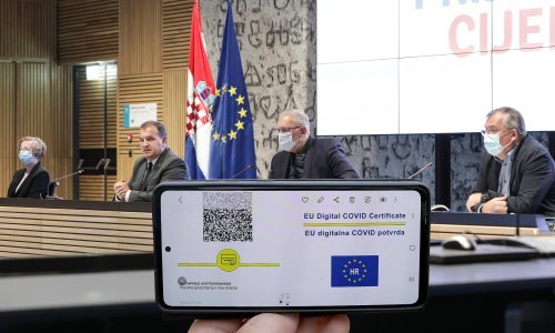 [FOTO] Stožer otkrio detalje o covid potvrdama u državnom i javnom sektoru, Božinović precizirao na koga se one ne odnose