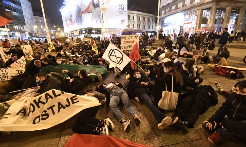 [FOTO/VIDEO] 'Klimatski marš za opstanak' u Zagrebu: Imamo tri zahtjeva. Krajnje je vrijeme da Vlada počne djelovati