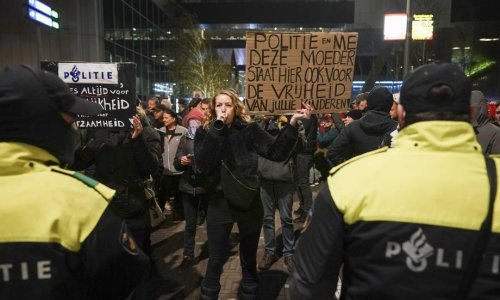 Nizozemska policija vodenim topovima na protivnike djelomičnog zatvaranja