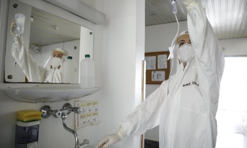 Bolnički liječnici poslali oštru poruku biskupima, prozvali ih za 'mlaki, bljutavi, proračunati kukavičluk': Izađite iz kula bjelokosnih i pogledajte bolesne u oči!