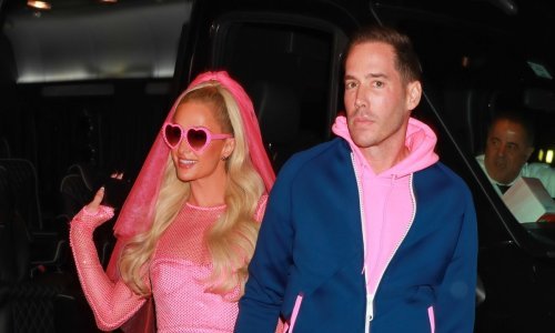 Poput Barbie: Paris Hilton odjenula najotkačeniju vjenčanicu koju smo dosad vidjeli