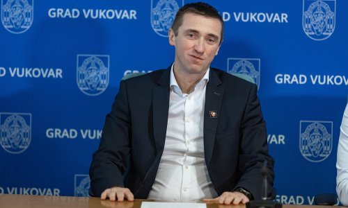 Penava pozvao građane da 18. studenoga dođu u Vukovar, a o cijepljenju poručio: Morat će se pomiriti s tim da im čak ni korona ne ide u prilog jer događaj je na otvorenom