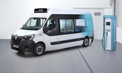 [FOTO/VIDEO] HYVIA predstavila dva nova vozila s pogonom na vodik: Renault Master City Bus H2-TECH i Renault Master šasija s kabinom H2-TECH