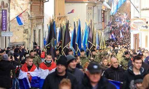 [VIDEO/FOTO] U koloni sjećanja deseci tisuća ljudi, državni vrh zajedno koračao prema memorijalnom groblju