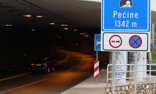 Problemi u prometu: Požar u tunelu Pećine, zapalilo se teretno vozilo