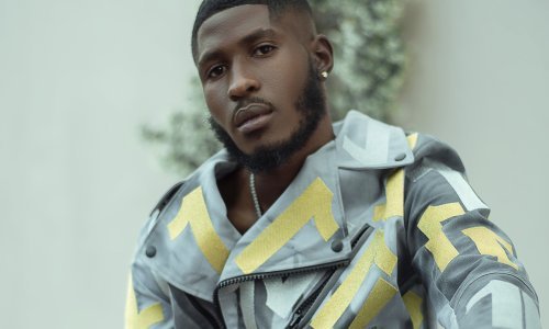 Afrički (t)reper nosi jaknu domaćeg dizajnera Silvija Vujičića i poručuje: 'Želim da me svijet osjeti i da svi čuju ono što sam stvorio za njih'