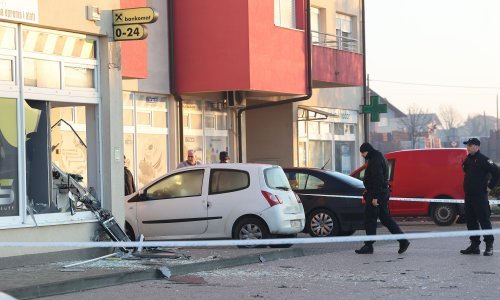 [VIDEO, FOTO] Stanovnike Klinča Sela probudila detonacija: Usred noći bankomat dignut u zrak