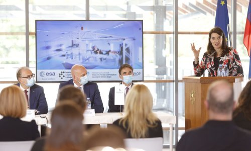 Slovenska oporba nije uspjela smijeniti ministricu obrazovanja: Rasprava trajala 12 sati, glasovalo se rano ujutro