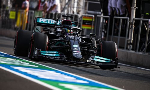 Lewis Hamilton briljantan u kvalifikacijama; na startu utrke će mu za vratom puhati najveći konkurent u ukupnom poretku Max Verstappen