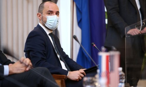 Ne razmišlja se o ukidanju covid potvrda, one ostaju dok to bude potrebno. Prosvjedi su legitimni, ali ne i nasilje prema novinarima