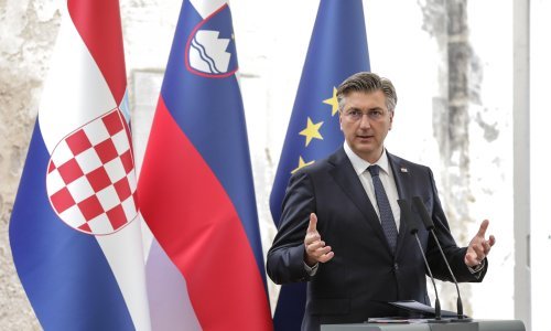 Plenković u Otočcu na Krki: U Sloveniji nemamo samo prijatelja i partnera nego i državu koja je za kormilom Vijeća EU i koja nam aktivno pomaže da ostvarimo napredak