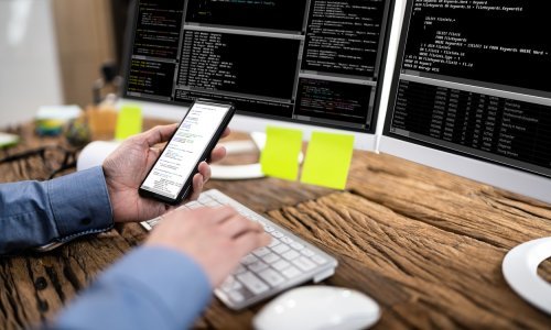 JavaScript najpopularniji je programski jezik; pogledajte koji slijedi i što programere najviše inspirira na promjenu posla