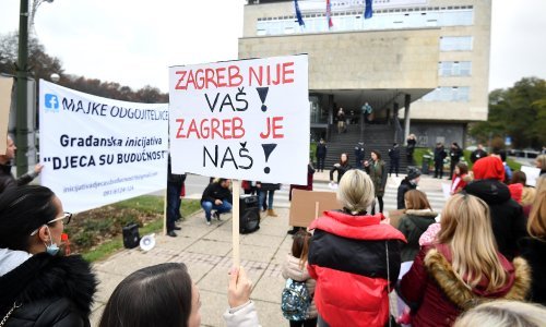 [FOTO/VIDEO] Prosvjedovali roditelji odgojitelji: 'Kompromisa nema,  mjeru ne bi trebalo ukinuti nego proširiti na cijelu Hrvatsku'