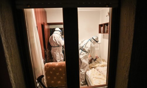 Muškarac pozitivan na covid srušio se u kući, hitna došla i ukućanima rekla: Vozite ga sami u Dubravu