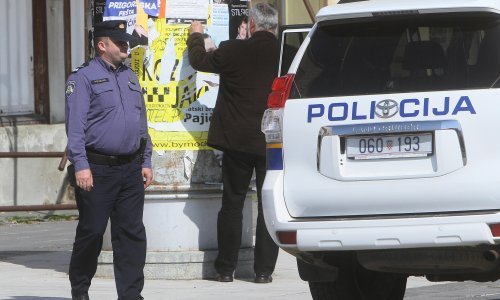 Policija javlja da je muškarac većim brojem crteža neovlašteno izmijenio izgled zidova na nekoliko objekata, ograda i stupova javne rasvjete u Koprivnici