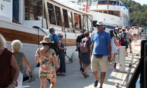 Konobarica pokrala vlasnika turističkog broda na kojem je radila ovog ljeta, olakšala ga je za 10 tisuća kuna