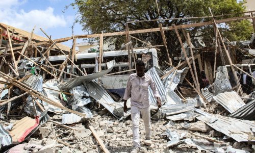 [FOTO] U islamističkom bombaškom napadu blizu škole u Somaliji ubijeno 8 i ranjeno 17 ljudi, odgovornost preuzeo Al Shabaab