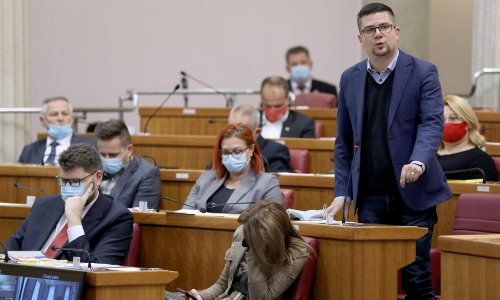 [VIDEO] Žestoki sukob u Saboru: Socijaldemokrat Hajduković vikao HDZ-ovcima da su članovi kriminalne organizacije, Reiner mu oduzeo riječ i udaljio ga sa sjednice
