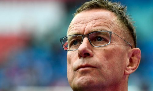 Zamislite Ronalda kako radi u kantini ili trenira u suknji...Moguće je jer trener Manchester Uniteda postaje stručnjak koji 'kolom sreće' kažnjava igrače