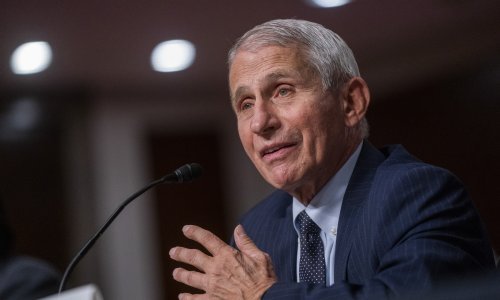 Fauci: Prerano je za procjenu hoće li omikron izazivati teška oboljenja