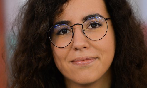 [ČUJ OVO] Pjesnikinja Lara Mitraković otkrila nam je zbog koje pjesme feministkinja u njoj 'mora malo zažmiriti'