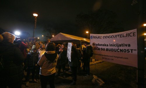 Zagrebački roditelji odgojitelji opet prosvjedovali ispred Gradskog poglavarstva, najavili kome će još kucati na vrata