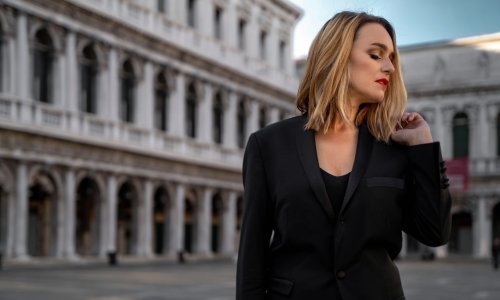 Glas i lice koje dobro poznajete - Marija Mirković predstavlja svoj prvi singl 'Požuri, požuri',singl joj napisala Alka Vuica