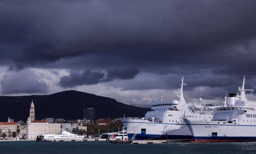 Zbog olujnog vjetra u prekidu neke trajektne i katamaranske linije