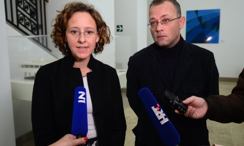 Žestok duel sadašnje ministrice i bivšeg ministra oko covid potvrda; Obuljen Koržinek: Imamo i infodemiju lažnih vijesti; Hasanbegović: Vaša Vlada i mediji ih proizvode