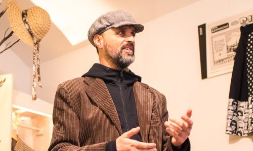 Nesvakidašnje predstavljanje hit-romana 'Okretište' Damira Karakaša u Samoboru