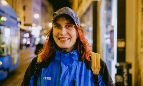 Sonja je pankerica koja mijenja spol: Liječnici su je krivo upisali kao biseksualku, policija ju je htjela strpati u muški zatvor, ali unatoč svim nedaćama - konačno je sretna. Ovo je njezina priča