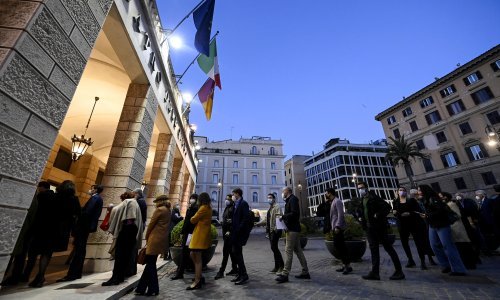Talijanski gradovi uvode obavezno nošenje maski na otvorenom uoči Božića