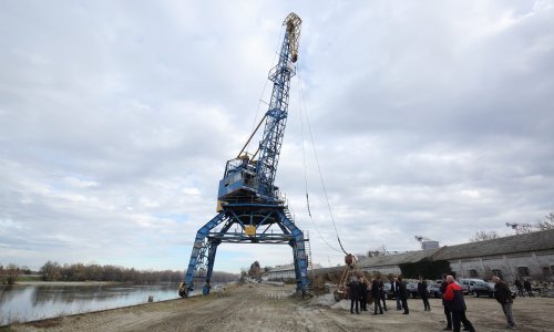 [FOTO] Osječani za Dan grada dobili neobičan dar; evo što će napraviti s lučkom dizalicom