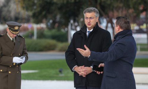 Plenković: Milanović zamajava hrvatsku javnost izjavom o cijeni Rafalea. Kao vrhovni zapovjednik moraš malo paziti, čitati papire
