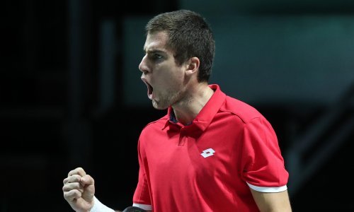 [FOTO] Mladi Splićanin Borna Gojo poveo Hrvatsku prema finalu Davis Cupa; održao je lekciju iz tenisa Srbinu Lajoviću!