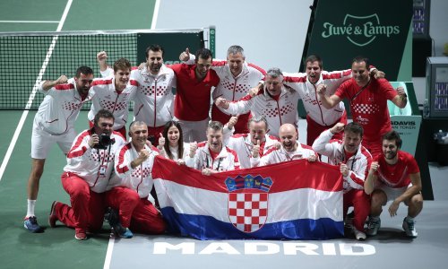 [FOTO] Hrvatska slavi!!! Nikola Mektić i Mate Pavić totalno razbili srpski par predvođen Novakom Đokovićem i odveli reprezentaciju u finale Davis Cupa