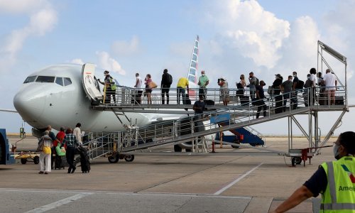 Koji sigurnosni propust: Muškarac s napunjenim pištoljem ušao u zrakoplov na Barbadosu za SAD