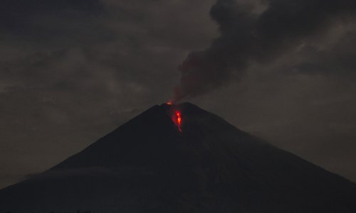 [VIDEO] Panika na Javi: Eruptirao vulkan Semeru, izbacuje pepeo 12 kilometara u visinu